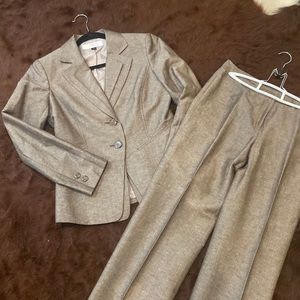 Tahari Linen blend suit.  Size 4 jacket and pants. MushroomTaupe colored.